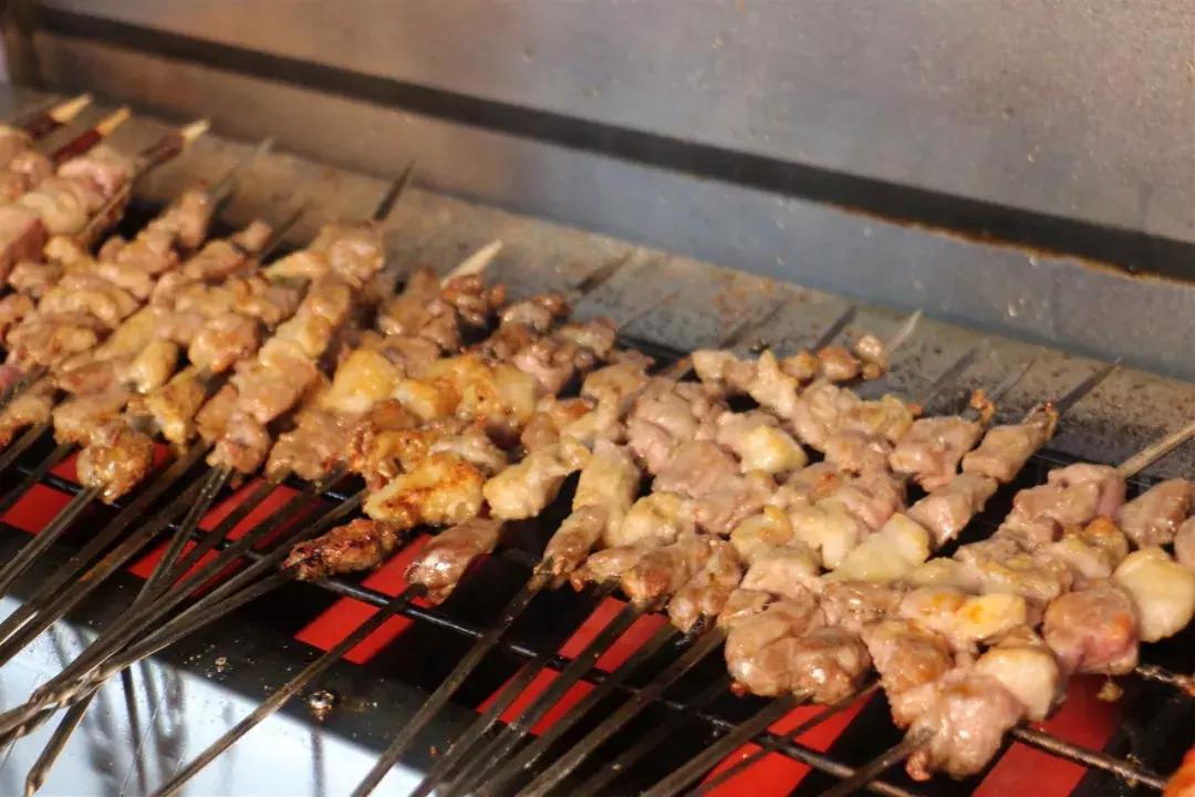 龙门小龙虾烧烤,夏天路边大排档撸串啤酒小龙虾