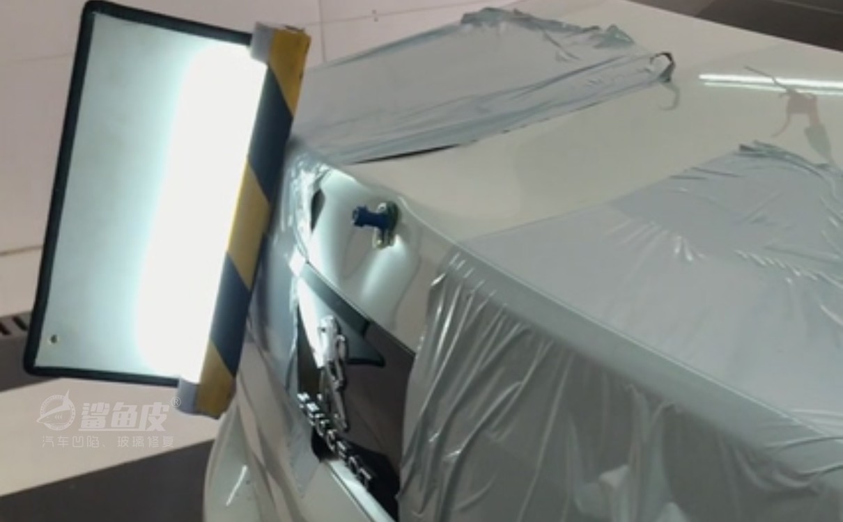 汽车后备箱凹陷免喷漆修复教程,汽车后备箱撞了个凹怎么修补