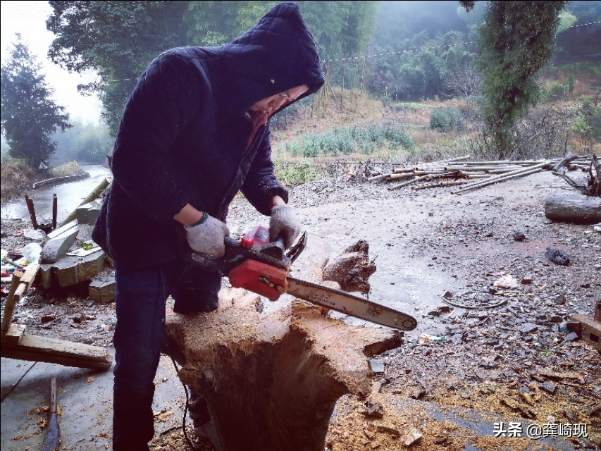 根雕小茶桌泡茶,用根雕茶桌喝茶