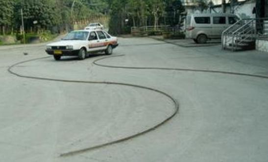 驾考科二s路技巧,科二s弯出口老是压线