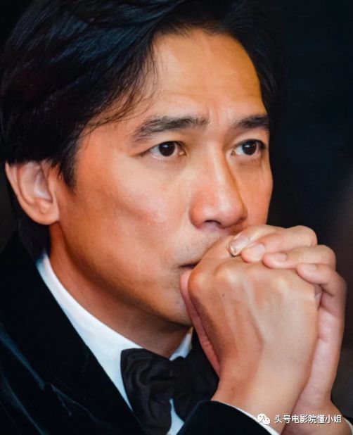 刘嘉玲54岁：经历富商绯闻和裸照风波，不生娃，靠8个字撑到今天