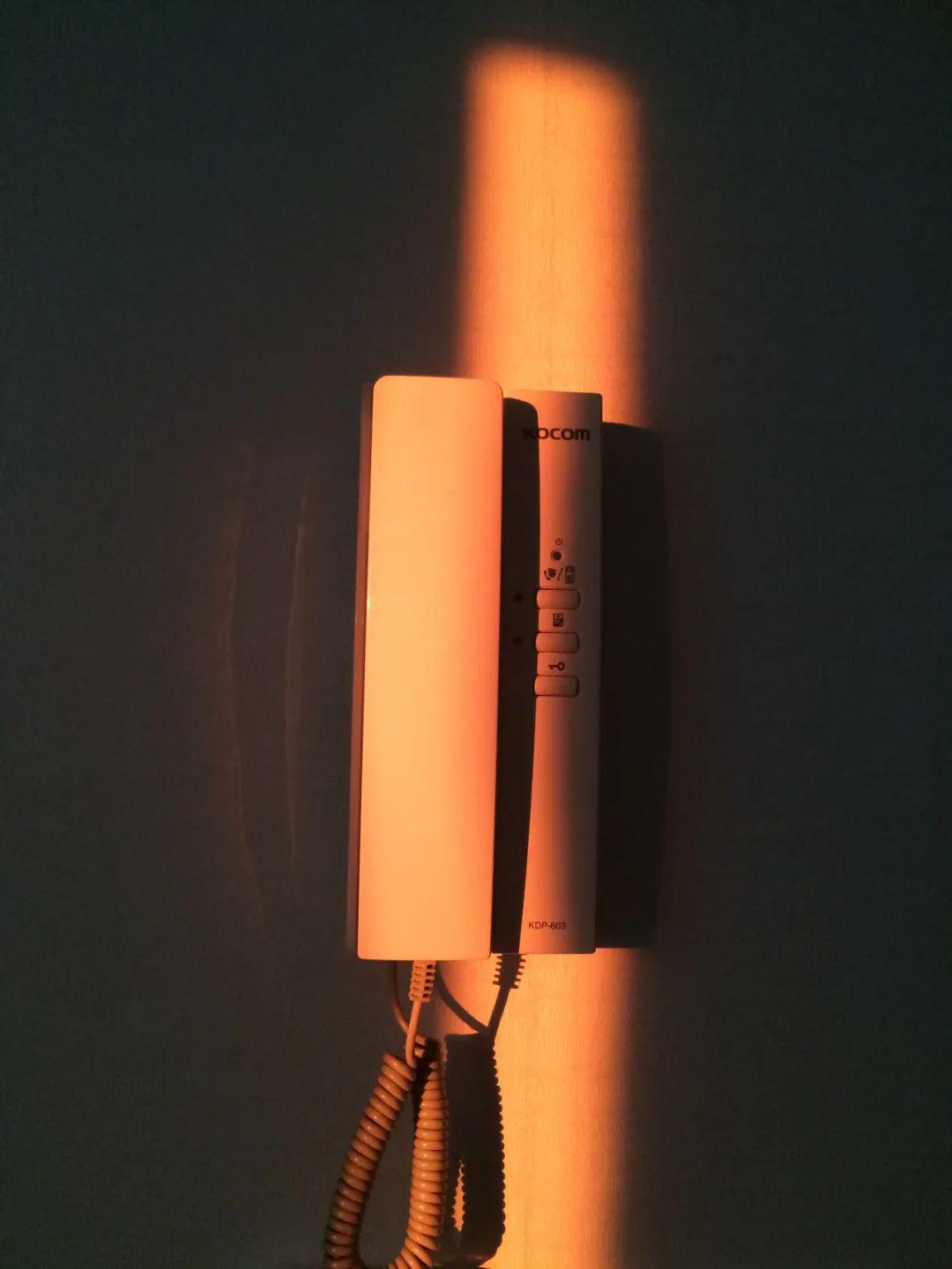 只有一张单人床的屋子,单人房两个单人床