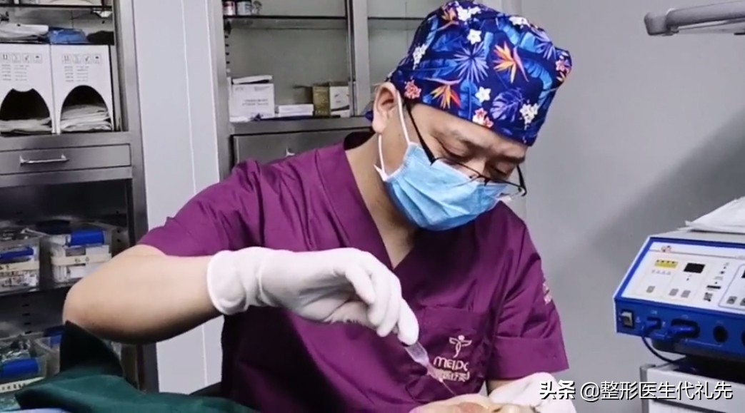 做脸部线雕埋线注意什么,面部线雕消肿的最佳方法