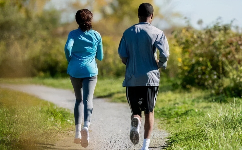 姚明与他十岁女儿的身高,女版姚明14岁女孩身高2米26轰42分