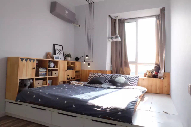 只塞得下床的小卧室，照样改成收纳大胃王