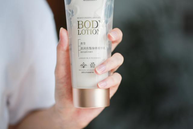 皮肤太干燥怎么样才能补充水分,按摩哪个穴位可以让皮肤补充水分