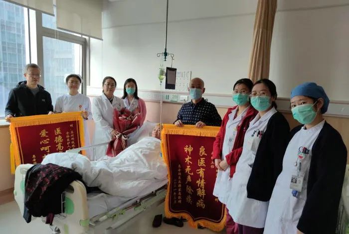 老人得了盆腔肿瘤能活多久,老人卵巢10厘米肿瘤