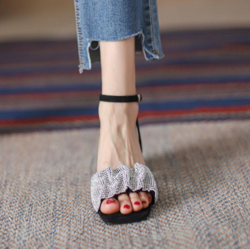 穿高跟鞋掉后跟小妙招,穿高跟鞋为什么掉后跟