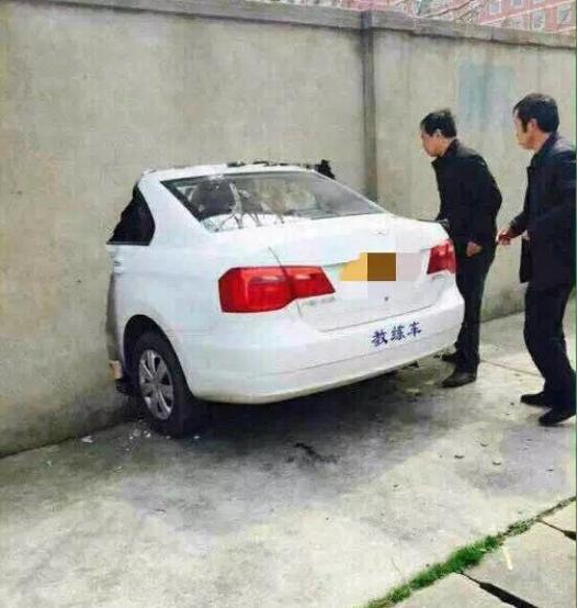 女朋友说她脖子上的红印是吃烤地瓜不小心烫到的，我是不是想多了