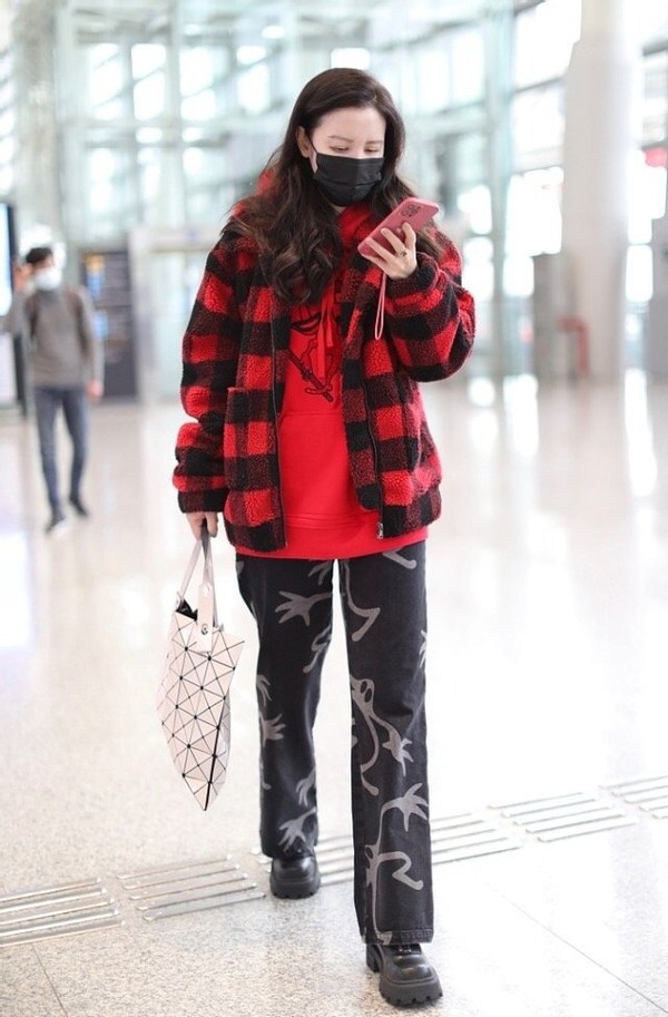 过年不穿红色怎么搭配,过年不应该穿的颜色