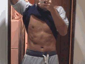 龙旗腹肌训练对肩膀有没有危害,龙旗练多久可以练好腹肌