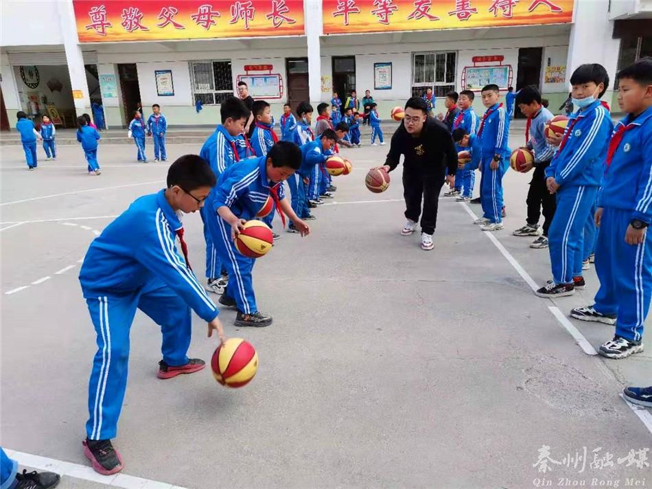 圪垱店小学乡村少年宫课堂,乡村学校少年宫开课