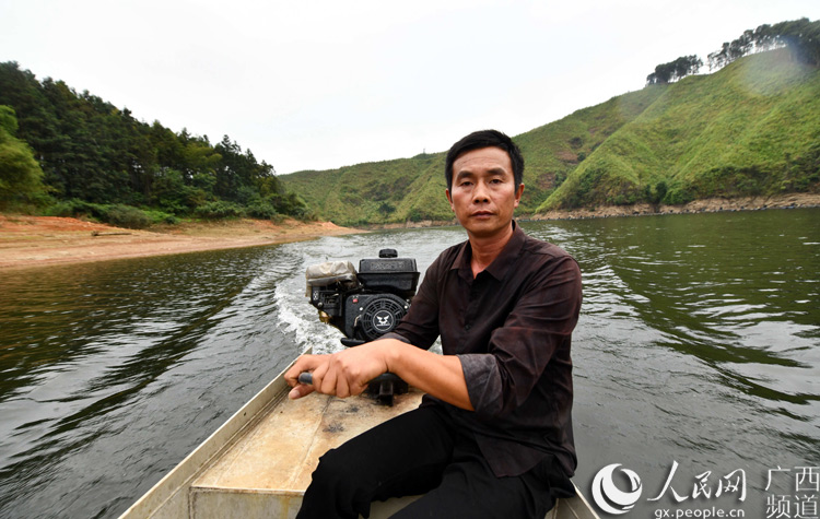 贫困户养鱼脱贫致富,村书记带领稻田养鱼致富增收