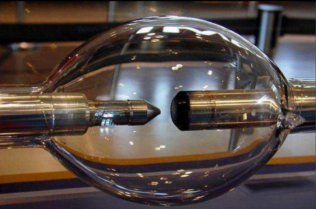 瓦特发明蒸汽机的故事讲解,蒸汽机的改良者是爱迪生还是瓦特