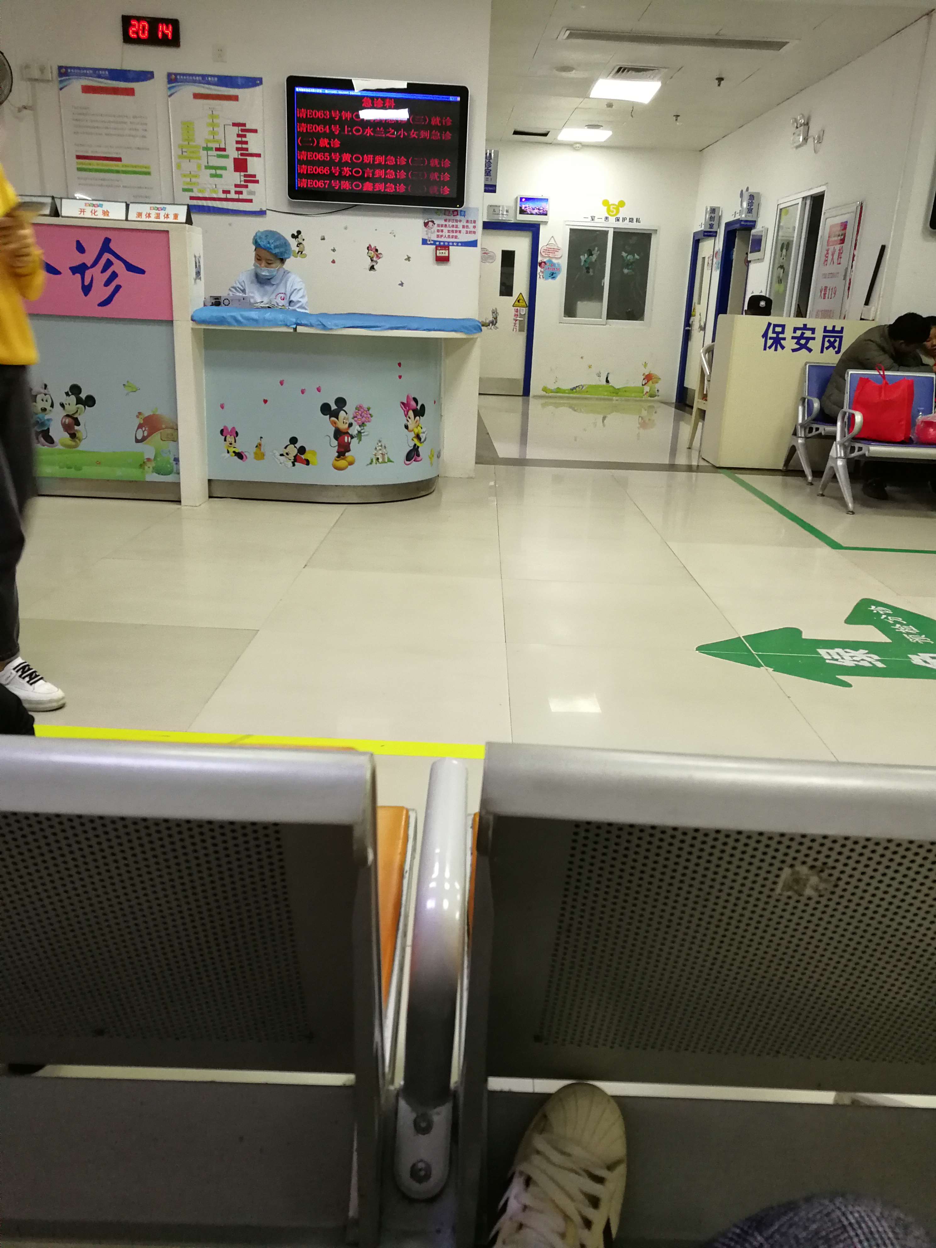 婴幼儿突然爱抓人，宝妈该如何教育？