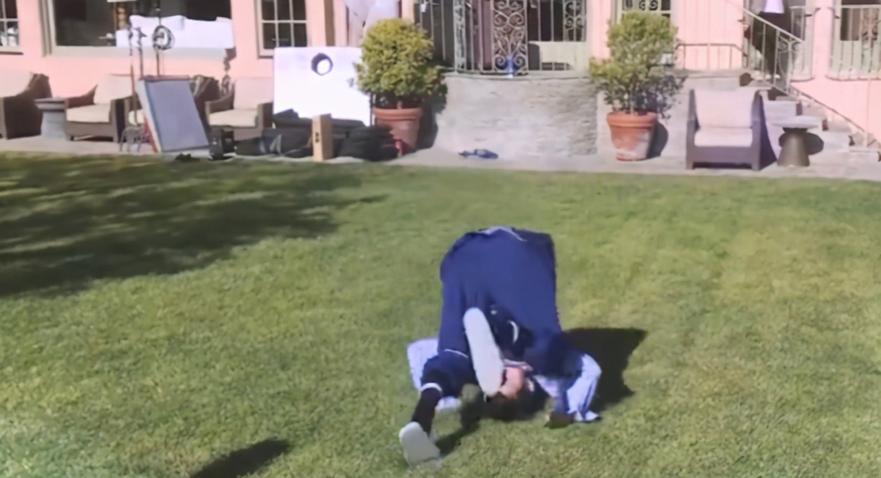 王源休息时的照片,王源侧躺视频第一视角