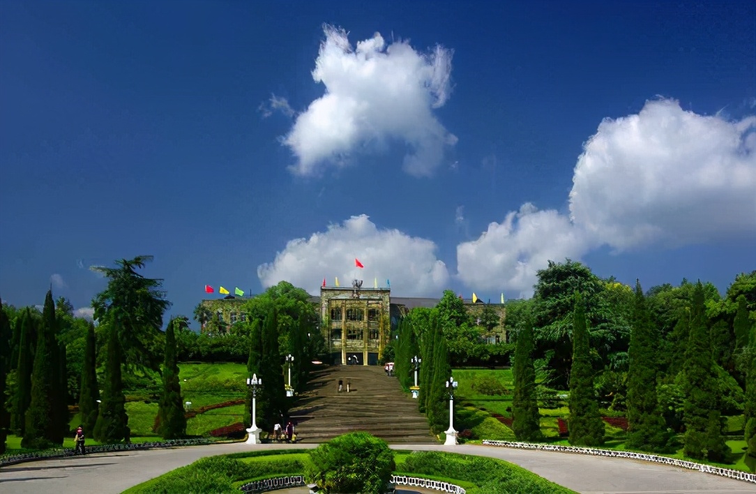 西南大学要考多少分能录取,如果想考进西南大学需要考多少分