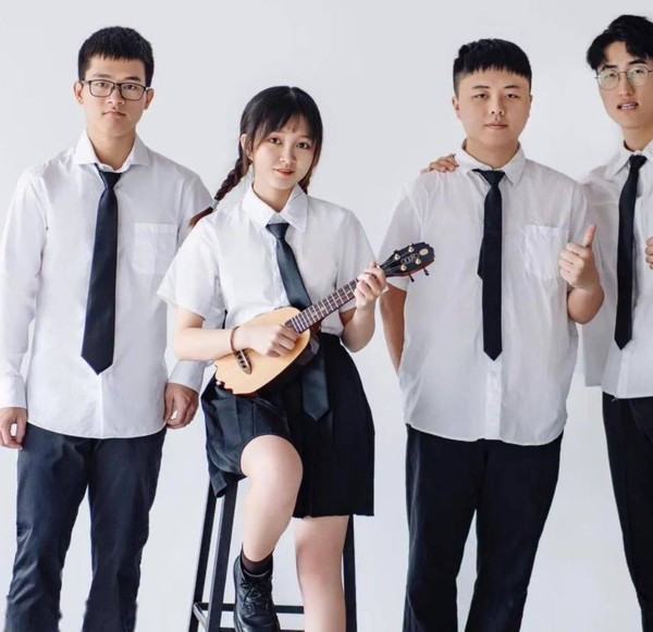 三个阳光小男孩,三个阳光男孩唱歌的视频