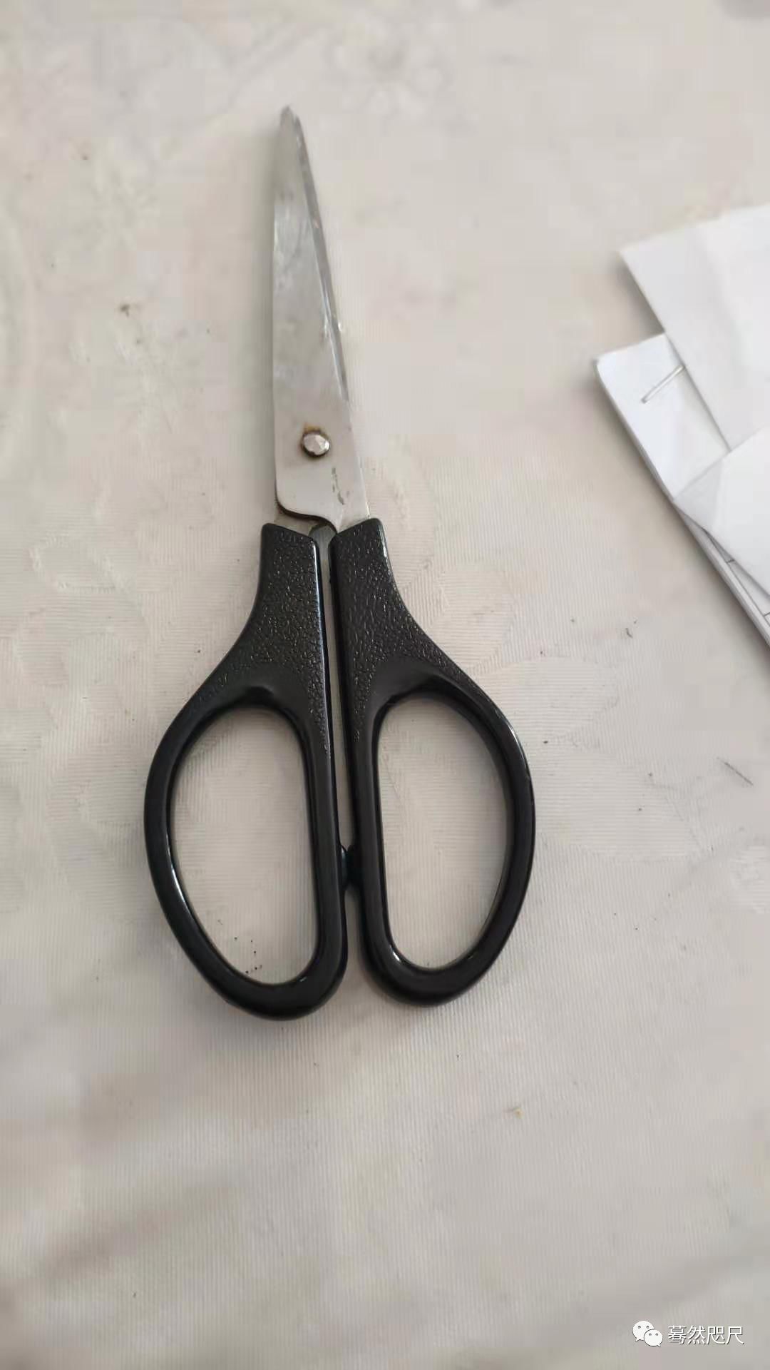 d76黑白胶卷冲洗经验,暗房洗胶卷用什么颜色灯