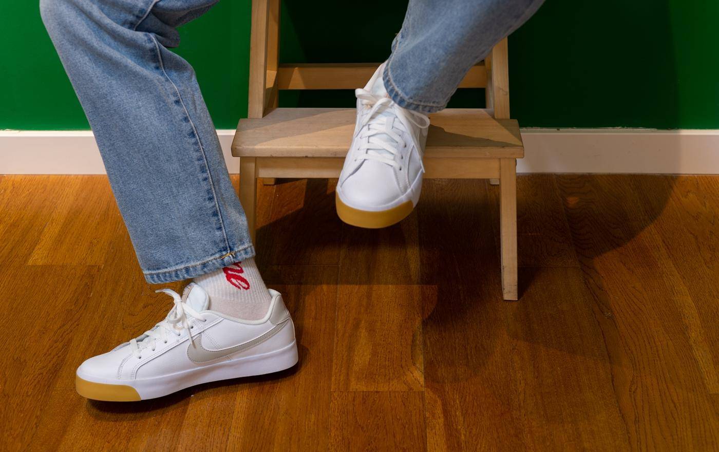 阿迪vs耐克足球鞋,阿迪和耐克小白鞋哪个好