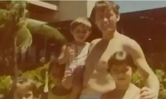 戴15元手表,租一居室,秘密捐出560亿,他真正活出了上帝的模样