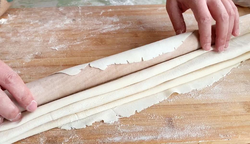 手擀面条如何做的有劲道,手擀面条怎样煮筋道不黏糊