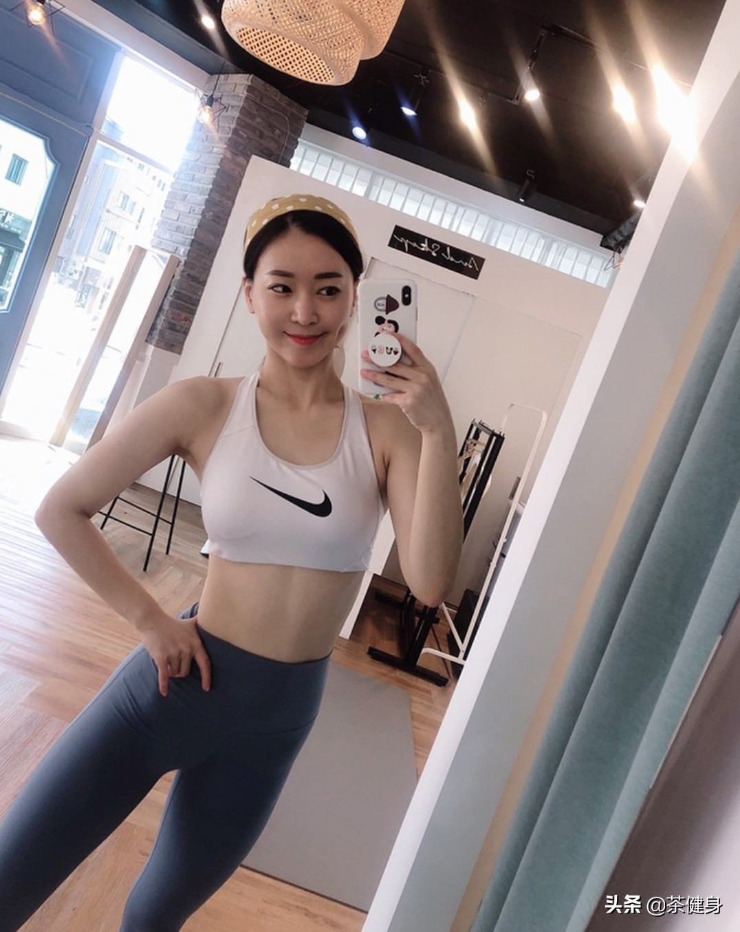 久坐办公室怎么缓解肩颈痛,办公室久坐腰背部拉伸动作