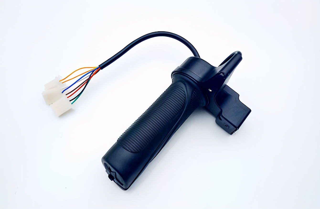 三轮电动车有电不走是什么原因,电动车有电拧转把不走的原因