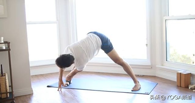 “公狗腰”out了，现在流行的是“鲨鱼线”▷每日一练