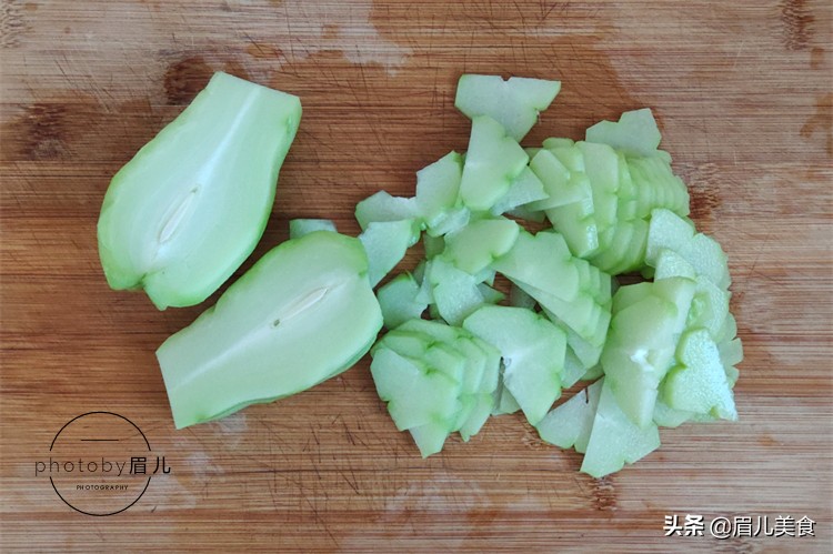 秋天减肥，这瓜别放过，仅2元一斤，拌一拌就上桌，大口吃不长肉