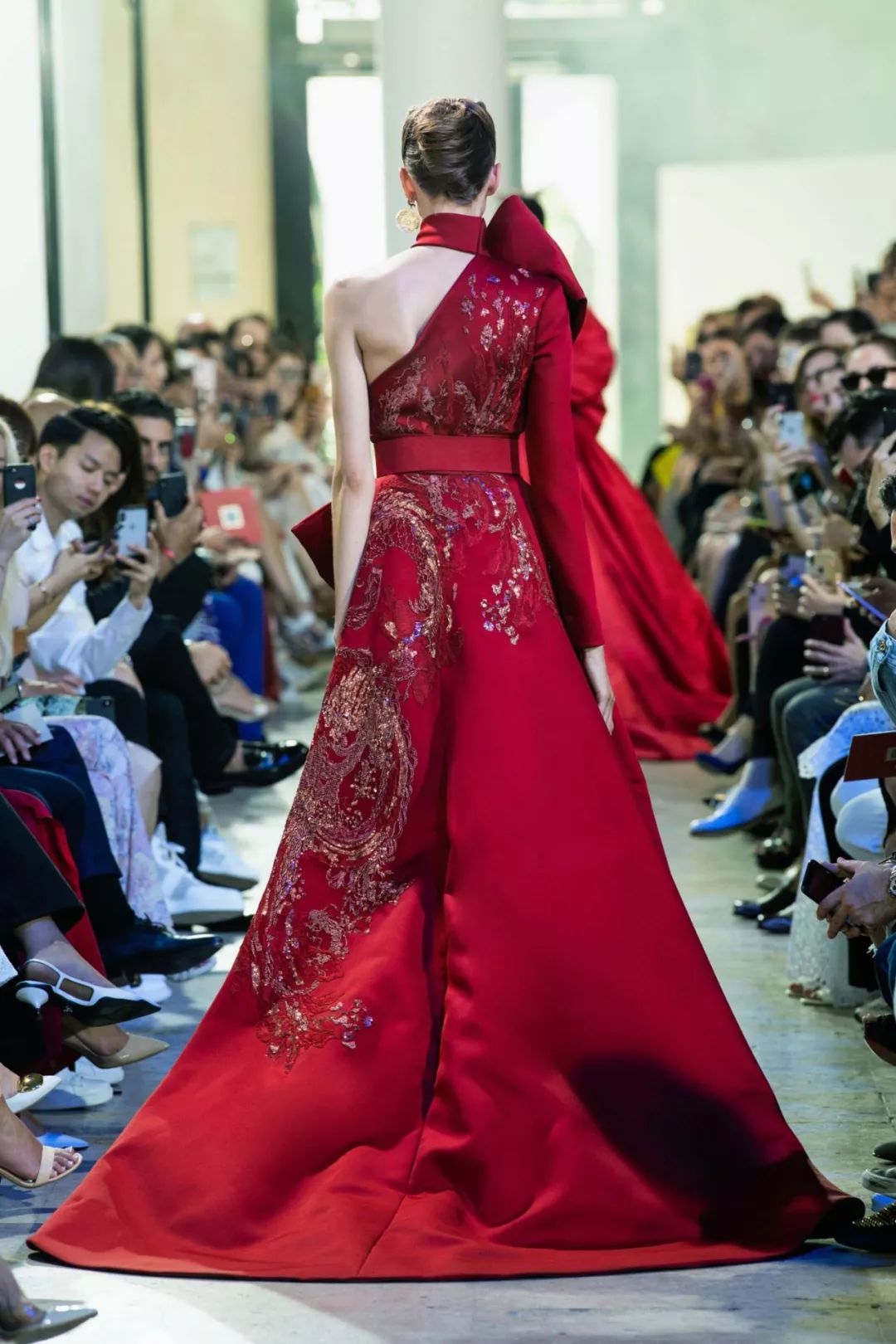 高定eliesaab刘亦菲,eliesaab高定仙女裙