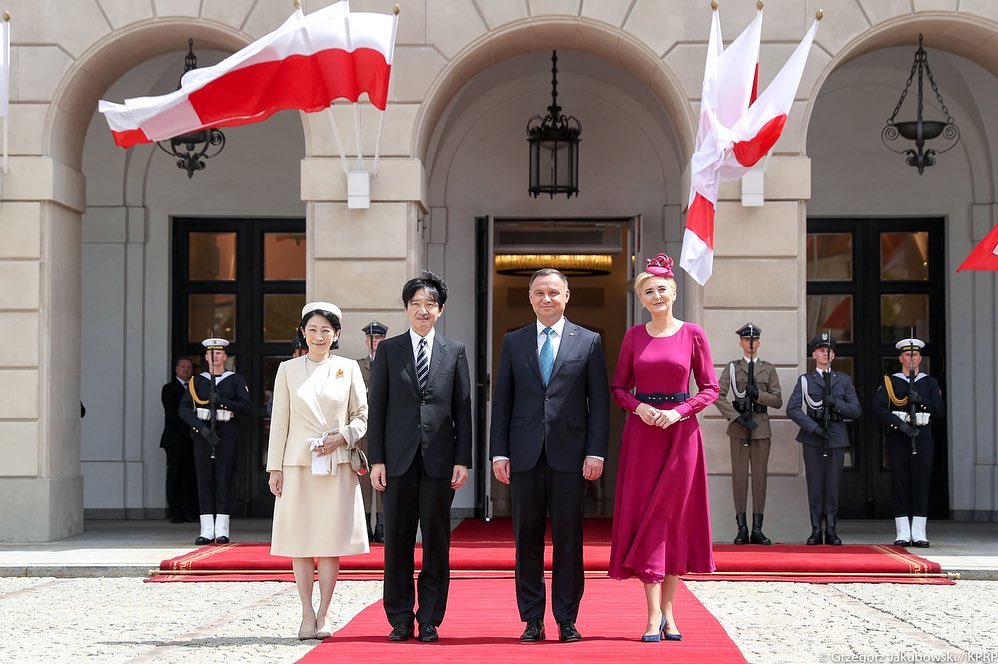 她打遍天下无敌手,红裙让丹麦王妃惨败,同框梅拉尼亚也是稳赢