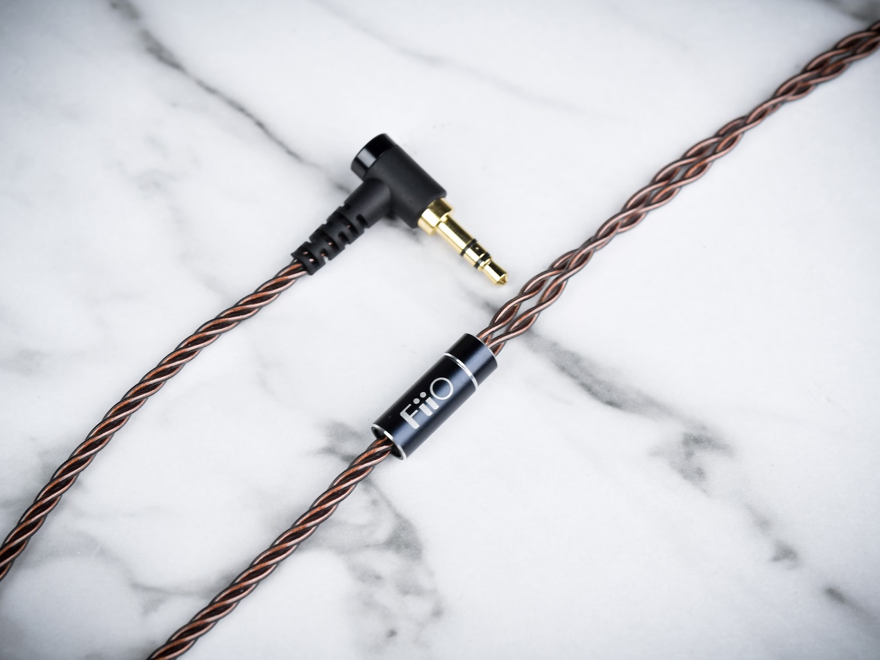 飞傲fh5s耳机评测,三频均衡人声飞傲fh3圈铁耳机评测