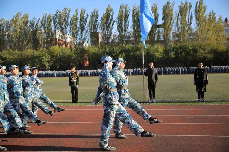 阜新高等专科学校隆重举行2020-2021学年度开学典礼暨新生军训闭营式