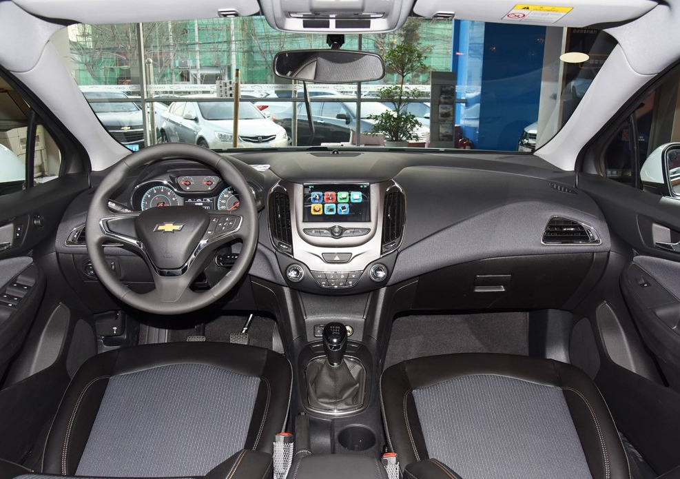 雪佛兰科鲁兹时尚大气颜值高,14款科鲁兹1.6t手动挡优缺点