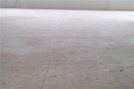 水泥地面潮湿能用地面漆吗,下雨家里水泥地面潮湿什么原因