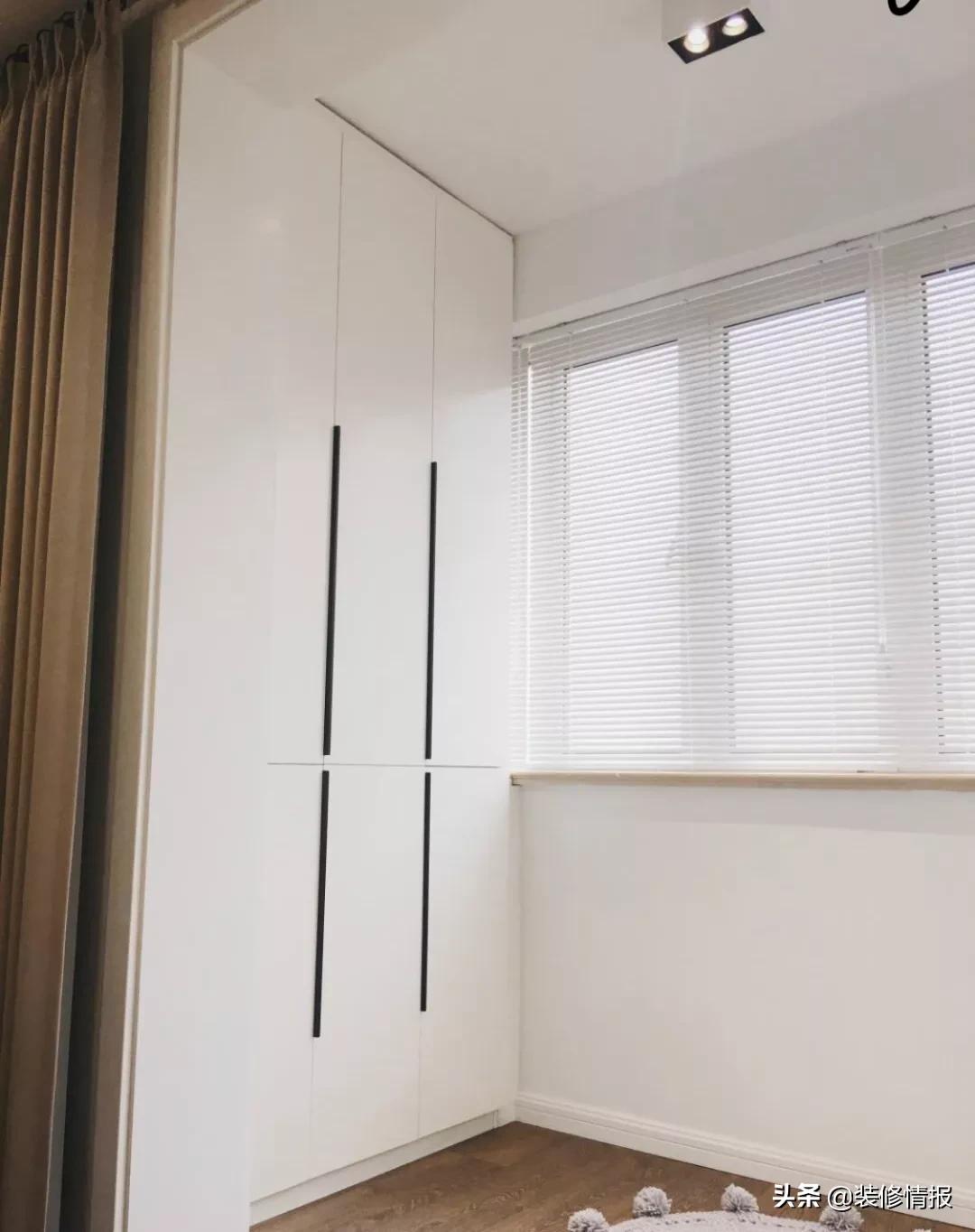 阳台改卧室装修效果图小户型,卧室通阳台推拉门还是改窗户好