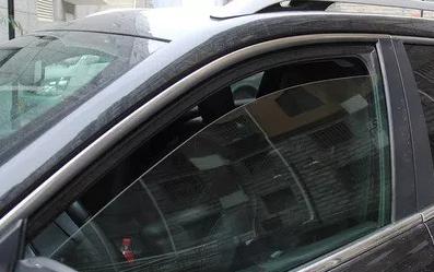 防止汽车玻璃起雾的小妙招,汽车窗玻璃起雾小知识视频