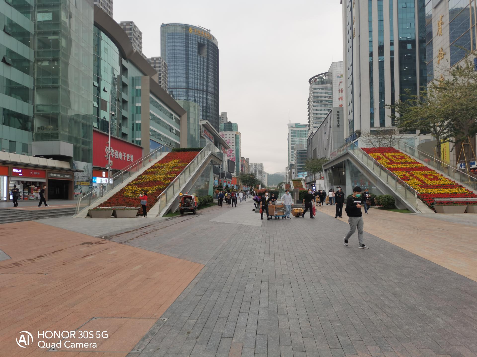 荣耀30S评测：首发新神U麒麟820，更有6400万像素相机