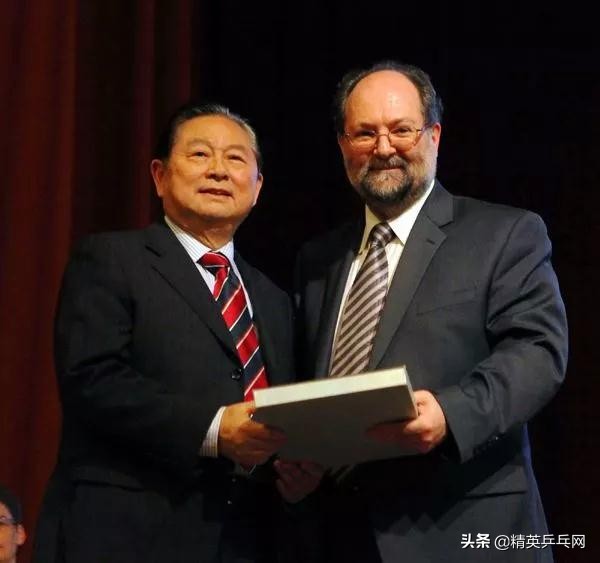 乒乓球怎么变成球,乒乓球40和40+的打法区别