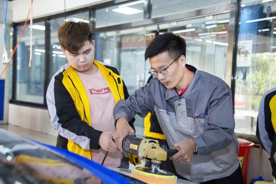 吉林万通汽修学校费用多少,吉林万通技工学校汽车美容短期班