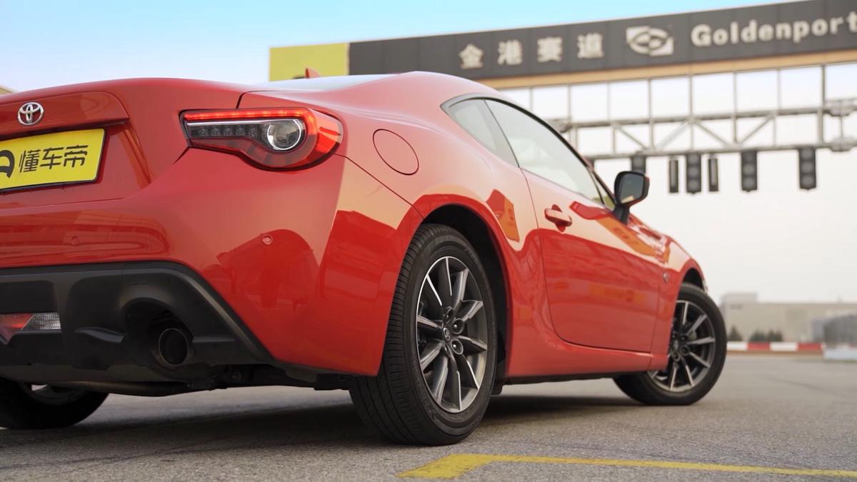 情怀评测丰田86：无妹可撩无所谓，有弯可漂才珍贵！