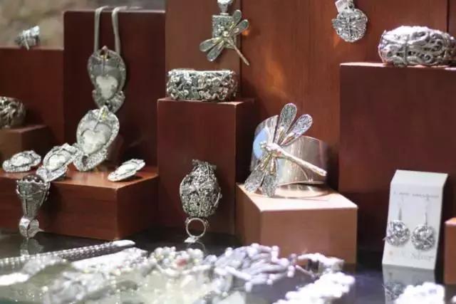 巴厘岛旅游必备大牌礼物,旅行伴手礼什么时间送