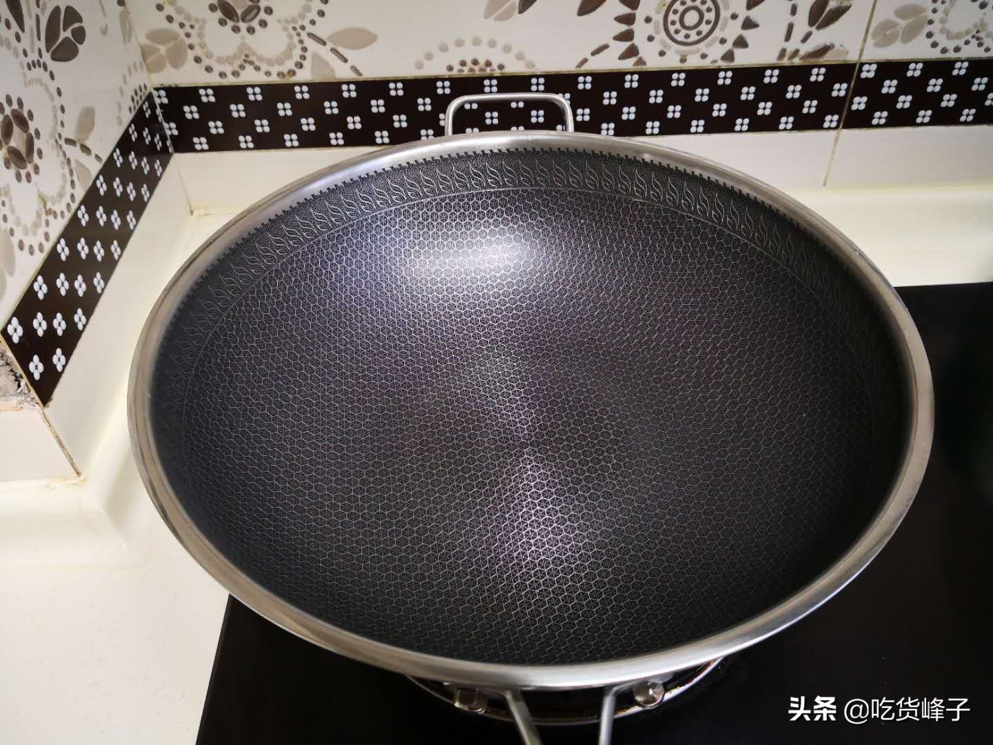 新买的不粘锅正确开锅方法,买来的新锅要怎么处理才能炒菜