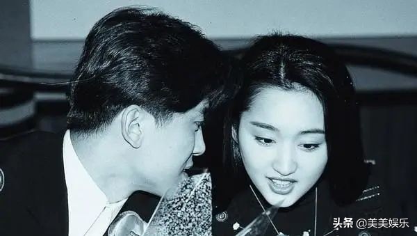 她曾是一代国民女神，男友拖累被迫退圈，今复出凭高情商圈粉无数