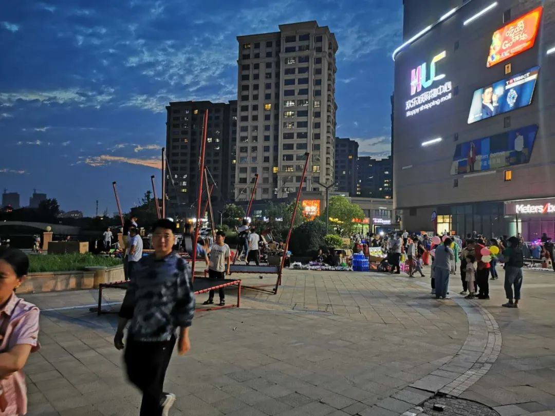 图说地摊经济人生百态,丰县地摊费