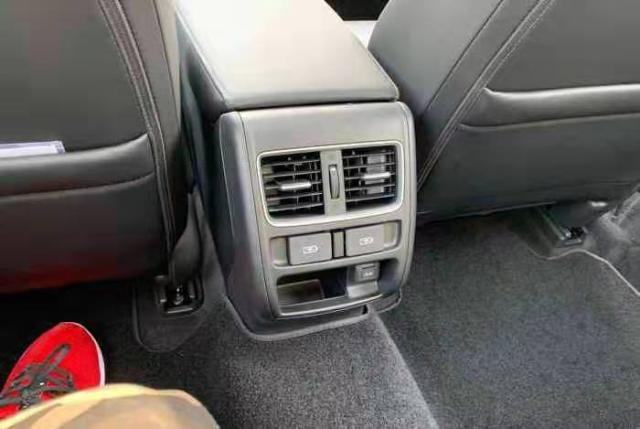 璺笂閬囧埌鏈敯闆呴榿,鏈敯闆呴榿璺笂鐪熷疄纰版挒