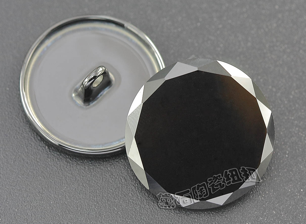 怎么在衣服上缝纽扣两孔,服装专业缝纽扣方法