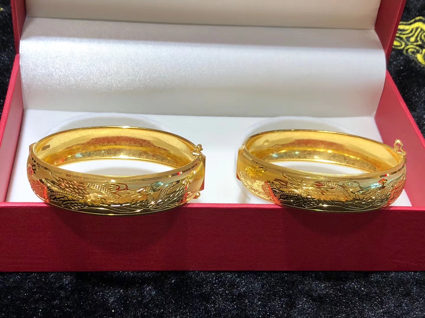 盘点十大必买的经典款黄金手镯,适合年轻人佩戴的经典黄金手镯