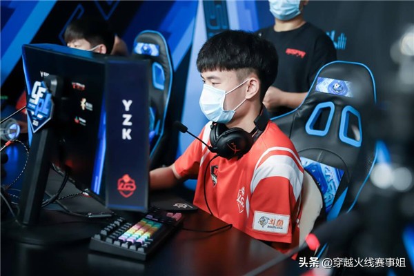 曾经他饱受争议却仍然在争议中勇往直前证明自己